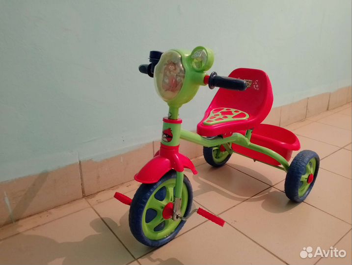 Трехколесный велосипед