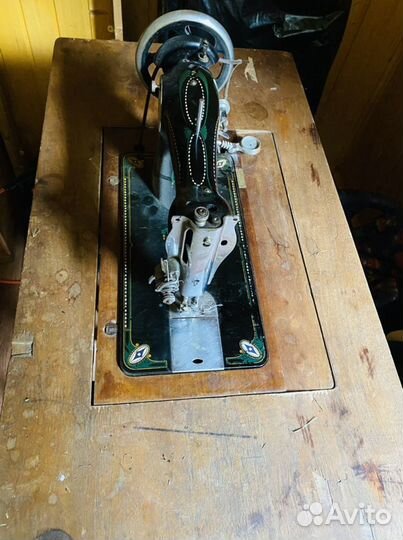 Швейная машинка ножная Veritas