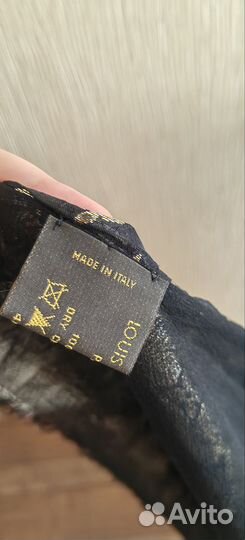 Шаль Louis Vuitton черная с золотой нитью