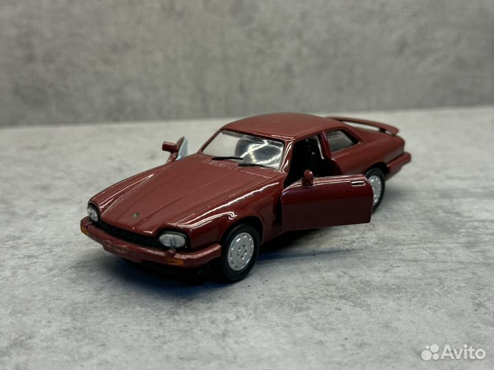 Редкая модель Jaguar XJ-R 1:43 DetailCars