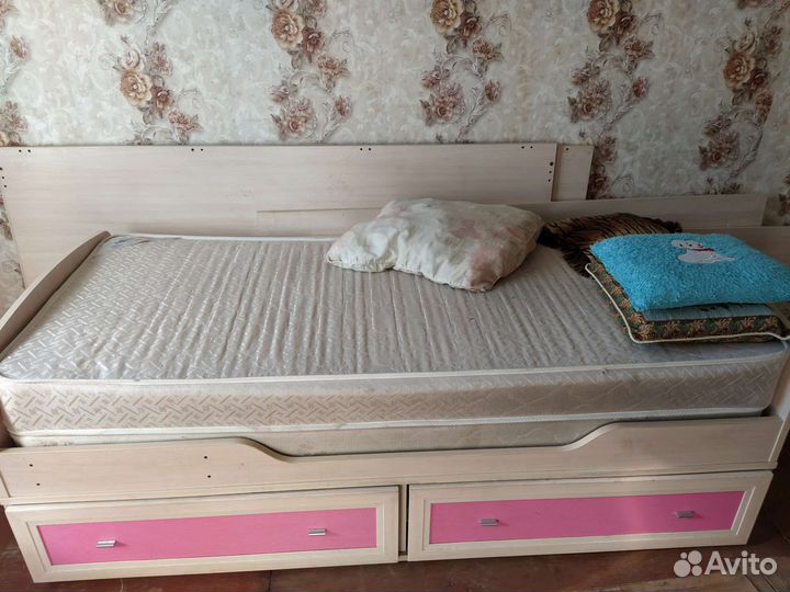 Двухъярусная кровать