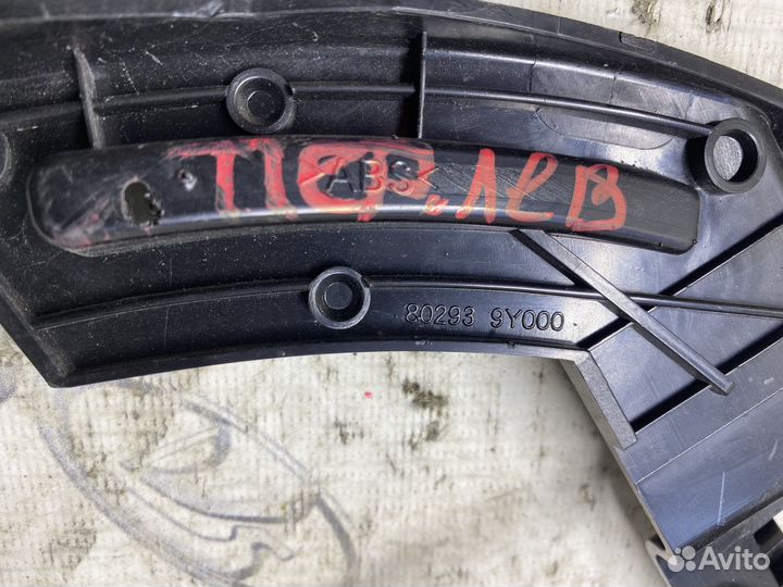 Уголок двери Nissan Teana