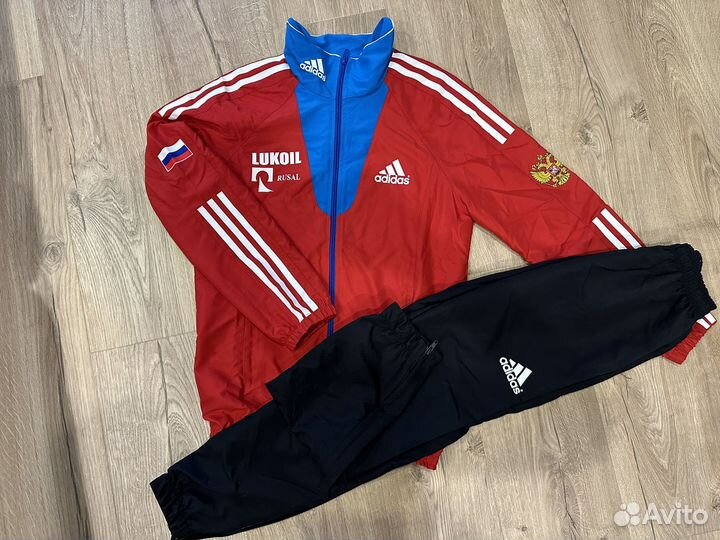 Спортивный костюм adidas