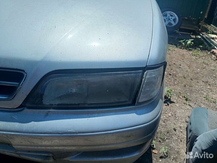 Комплект передних фар Nissan Primera P11