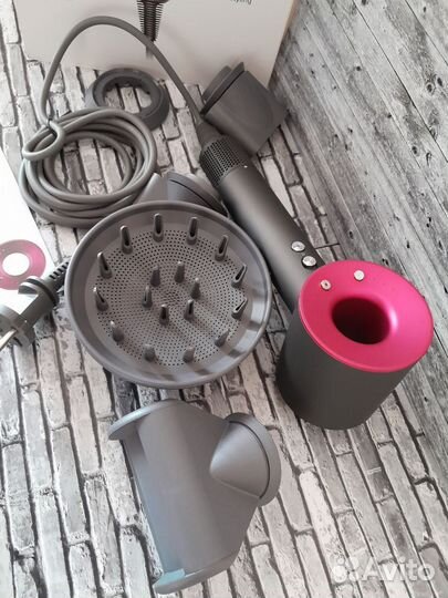 Фен Dyson