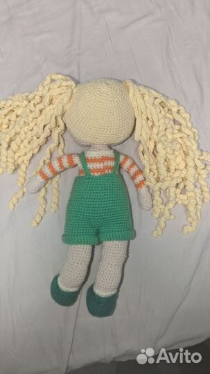 Вязаная кукла ручной работы