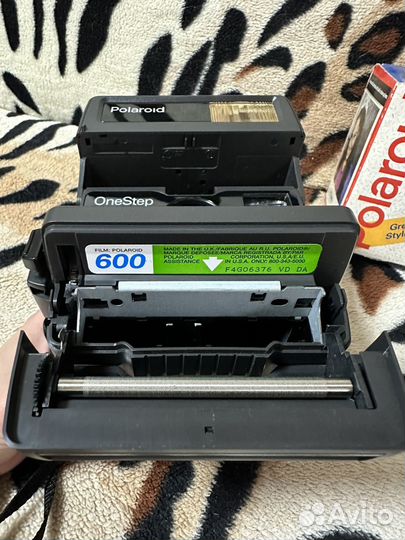 Плёночный фотоаппарат моментальной печати