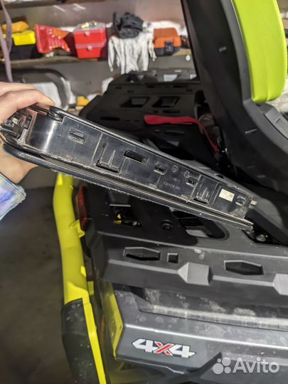 Лючок для лыж с чехлом Audi A8 (D3)