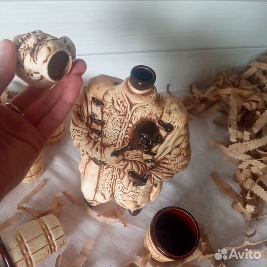 Графин с рюмками статуэтка