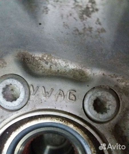 Кулак задний левый Volkswagen Touareg 3 2019г