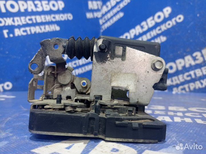 Передний правый замок двери Renault Logan 1 седан