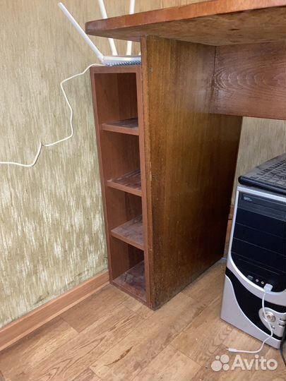 Письменный стол