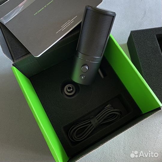 Микрофон Razer Seiren X