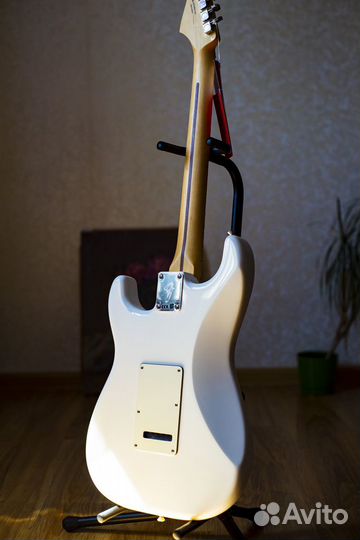 Fender Player Stratocaster HSS MN Polar White
