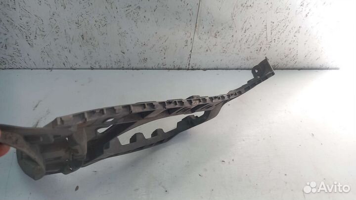 Кронштейн заднего бампера левый VW Passat CC