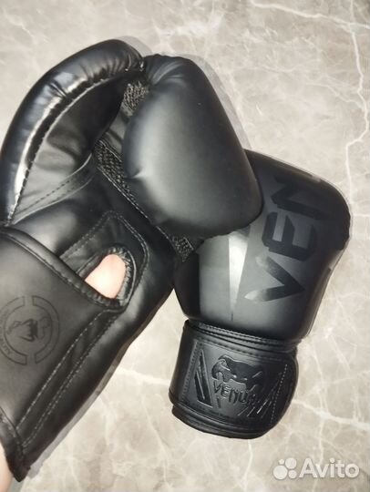 Боксерские перчатки Venum 12 oz