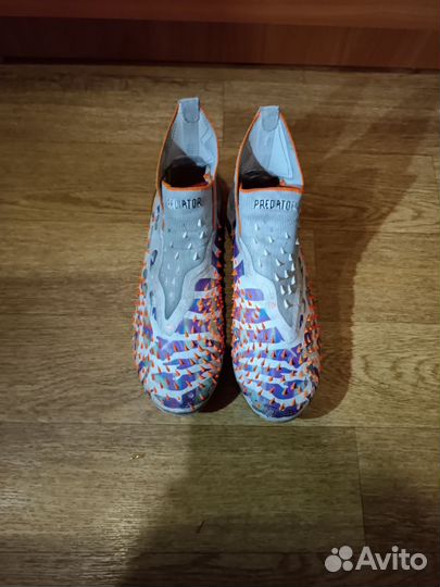 Футбольные бутсы adidas предатор