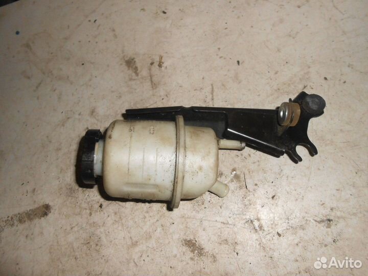 Бачок гидроусилителя (Nissan Pathfinder)