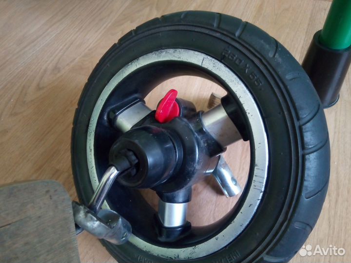 Колесо для велосипеда с педалями