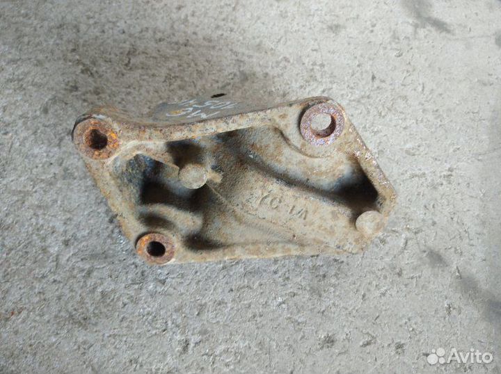 Кронштейн двигателя правый Chery Very 2011-2014