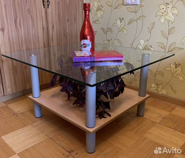 Стол стеклянный