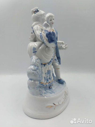 Статуэтка фарфоровая Дама с Кавалером