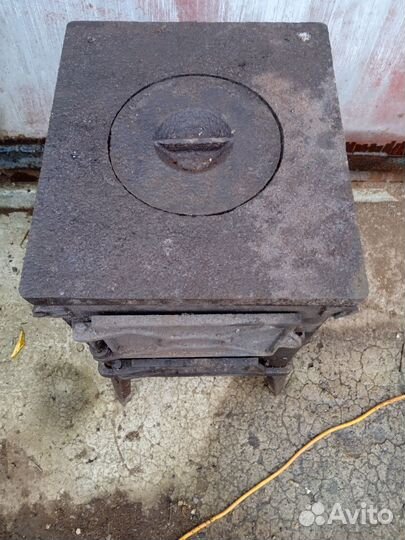 Старинная чугунная печка буржуйка СССР