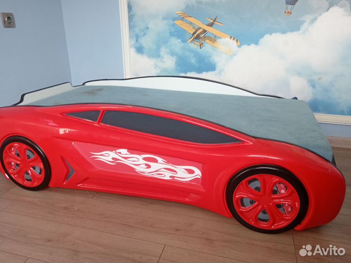 Кровать машина детская