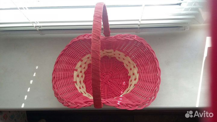 Плетеная корзинка для пасх. яиц, подарков, цветов