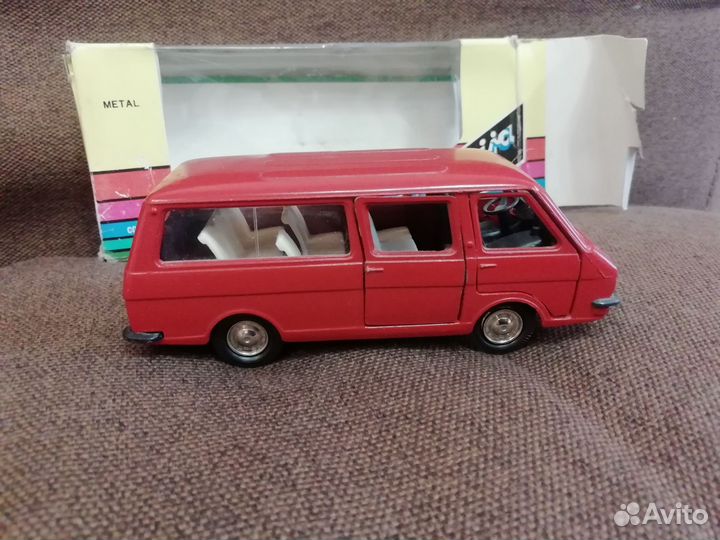 Модель автомобиля раф