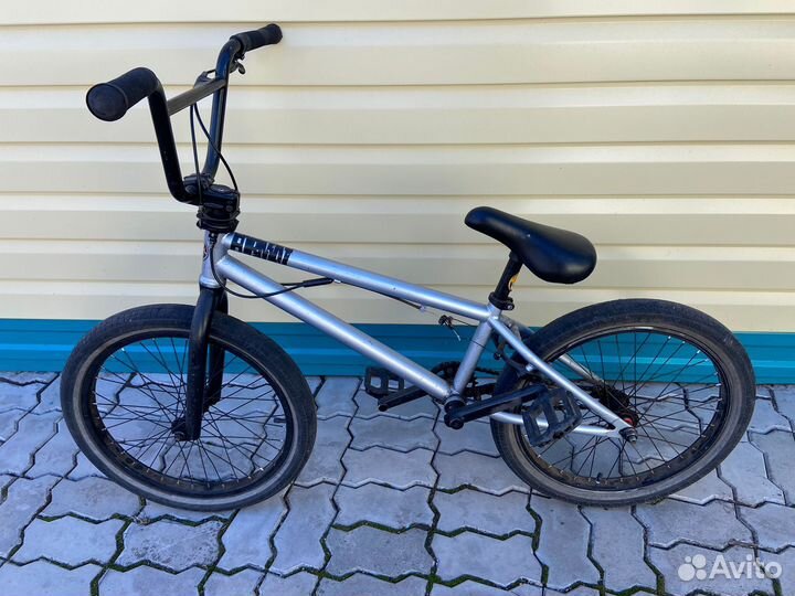 Трюковой велосипед BMX