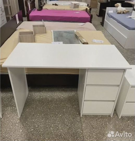 Письменный стол 120 см, с ящиками, белый