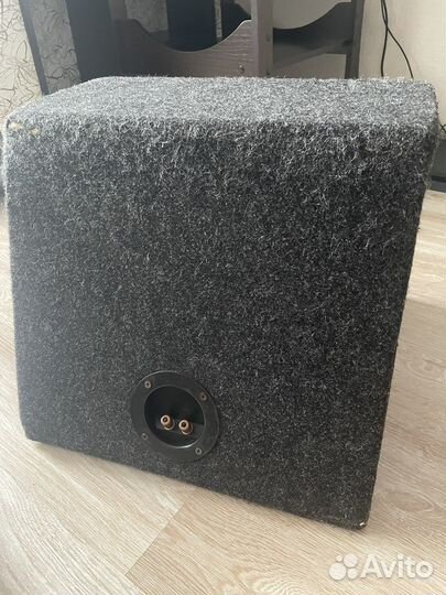 Сабвуфер и усилитель в автомобиль