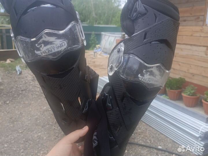 Продам наколенники wolf