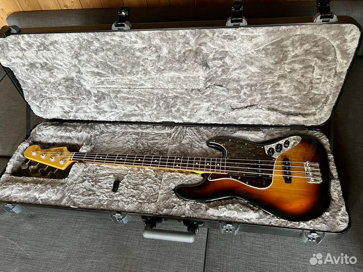 Fender Deluxe Molded Case кейс для бас-гитары