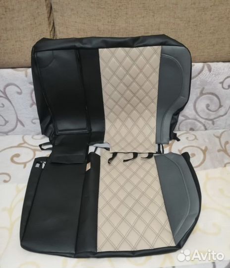 Автомобильные чехлы из экокожи на Toyota RAV4