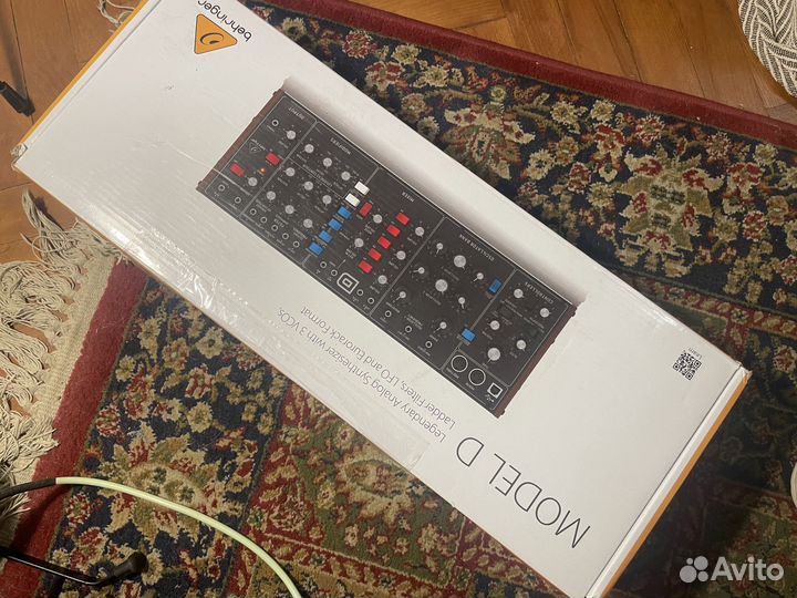 Синтезатор Behringer Model D