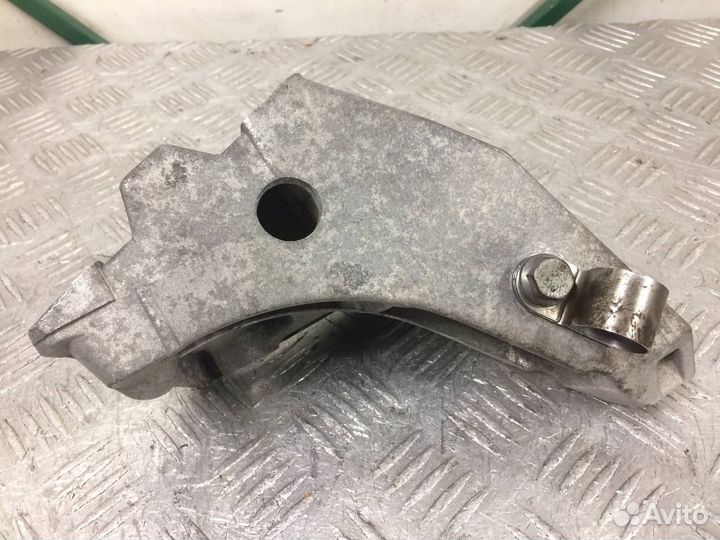 Кронштейн МКПП левый Volkswagen Bora 1.6 16V AUS