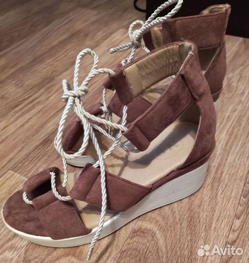 Босоножки женские на платформе