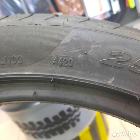 Pirelli P Zero 255/40 R19 100Y
