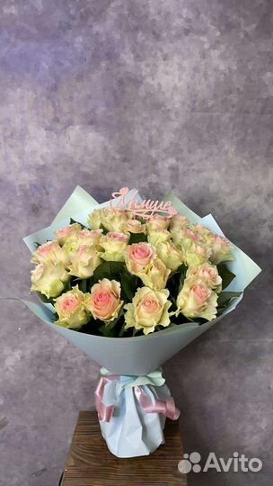Букет из 25 роз. Подарок девушке