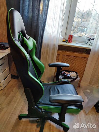 Кресло компьютерное игровое dxracer