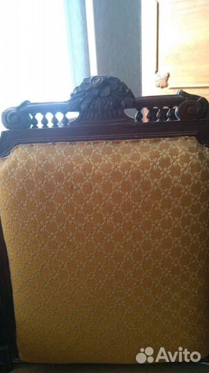 Антикварное кресло