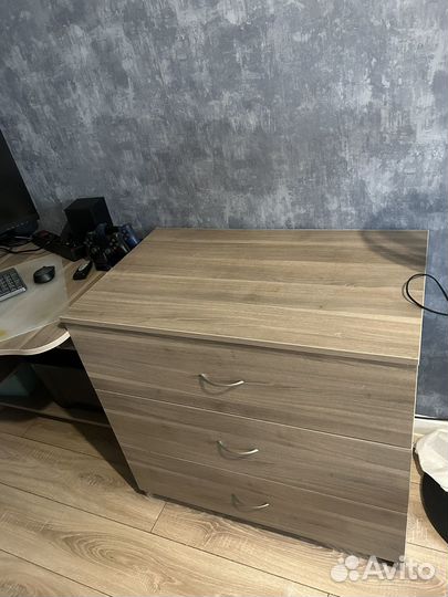 Компьютерный стол IKEA угловой и комод