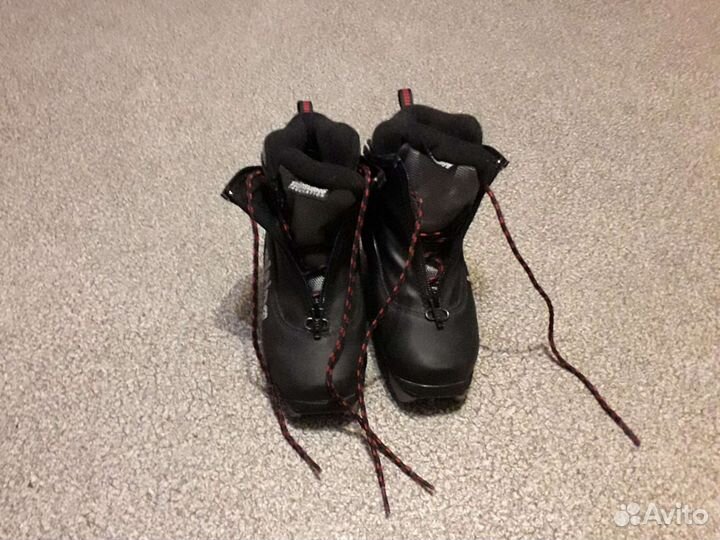 Лыжные ботинки размер 30 крепление NNN