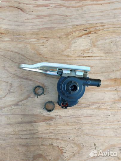 Насос охлаждения инвертора Toyota Prius NHW11