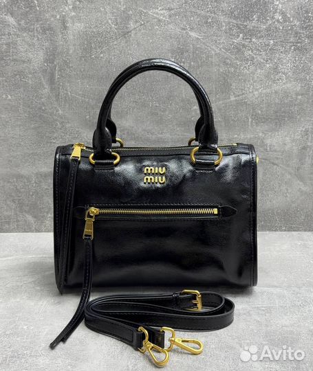 Кожаная сумка от бренда Miu Miu