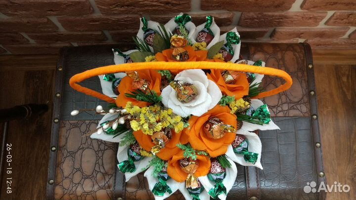 Букеты цветов с конфетами на заказ