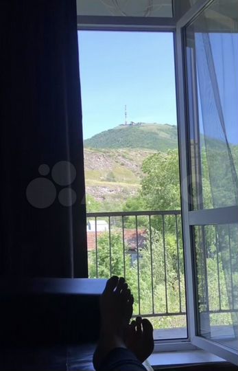 2-к. квартира, 85 м², 2/4 эт.