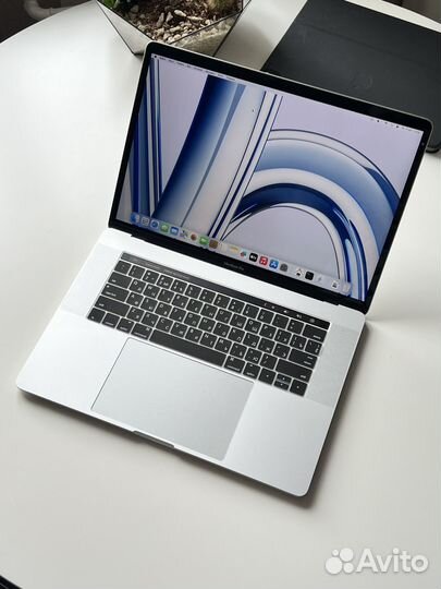 MacBook Pro 15” 2019 Core i7, 16GB RAM, AMD 555